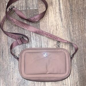 Lululemon Crossbody Camera Bag 2L
Spiced Chai